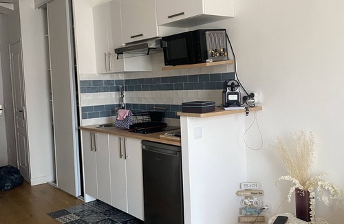 Trouville-sur-Mer Apartment | Cozy n'est near train station and beach