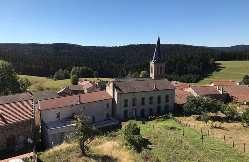 Saint-Julien-Molhesabate Cottage | Cozy nature getaway: Renovated 3-bed house, garden, near hiking & activities in Saint-Julien-Molhesabate