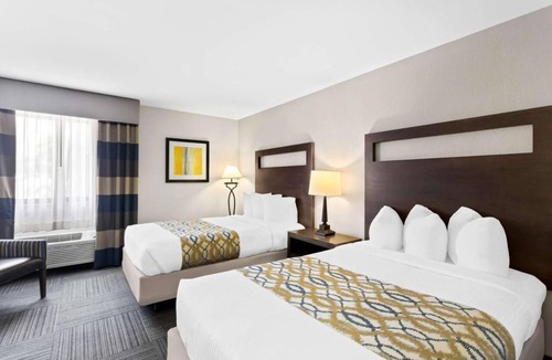 Naperville Hotel | Cozy Naperville Stay – Free Breakfast & Parking Near Downtown!