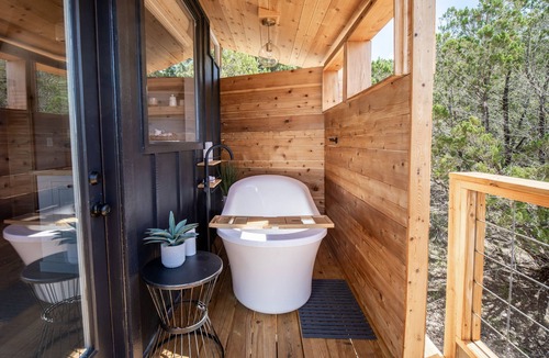 Valley Mills Cabin | Cozy nature cabin 30 minutes from Waco - pool-hot tub, views, fire pit, grill!