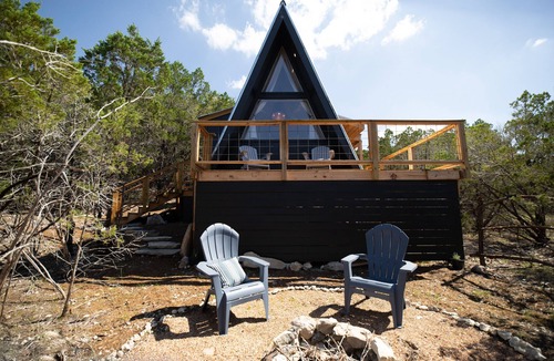 Valley Mills Cabin | Cozy nature cabin 30 minutes from Waco - pool-hot tub, views, fire pit, grill!