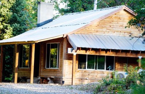 Midway House | Cozy Nature Retreat Cabin with Fireplace