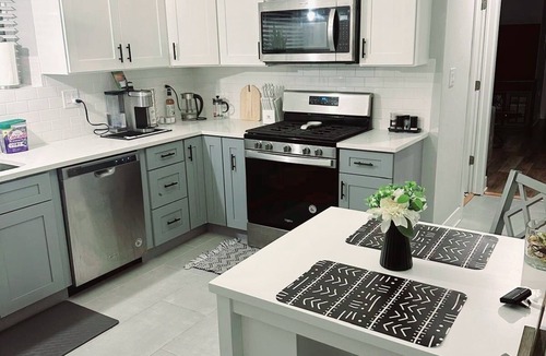 Essex House | Cozy & Near Downtown, Hyde Park & the Metra