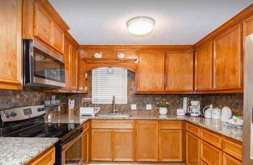 Coldspring House | Cozy Nest 3-bedroom house in Coldspring with WiFi and AC