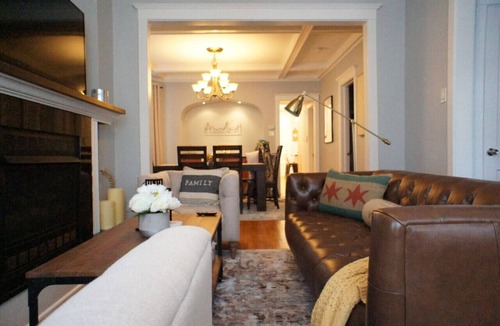 Ravenswood Apartment | Cozy Nest in Chicago's Vibrant Lincoln Square