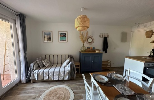 Miramar Apartment | Cozy nest near the beach quiet balcony parking available