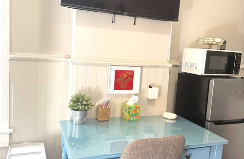Fan District Apartment | Cozy nest/private porch/museums/free parking