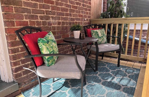 Fan District Apartment | Cozy nest/private porch/museums/free parking