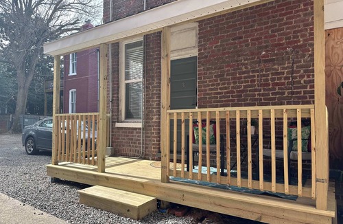 Fan District Apartment | Cozy nest/private porch/museums/free parking