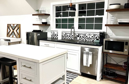 Bartlesville Apartment | Cozy, new and modern guesthouse. Don’t get a hotel, get a VILLA!