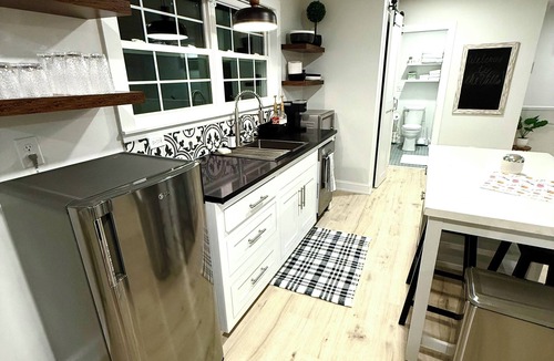 Bartlesville Apartment | Cozy, new and modern guesthouse. Don’t get a hotel, get a VILLA!