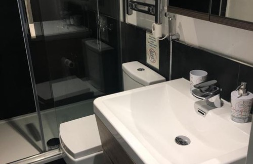 St. Mary's Park Apartment | Cozy New Flat on the Riverside