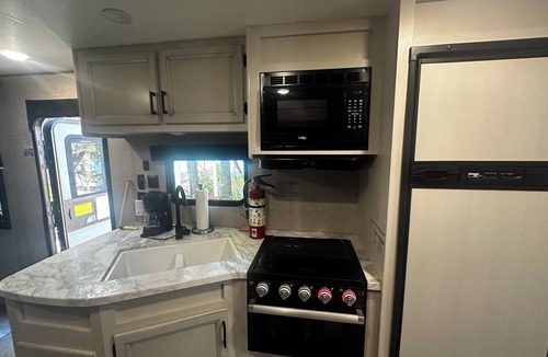 Plympton-Wyoming House | Cozy new RV steps from beautiful Lake Huron