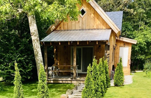 Tisbury Cottage | Cozy New TimberFrame Vineyard Haven!