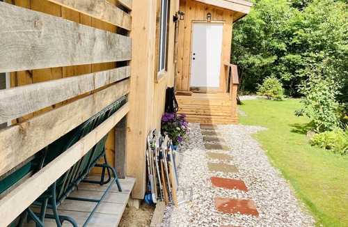 Tisbury Cottage | Cozy New TimberFrame Vineyard Haven!