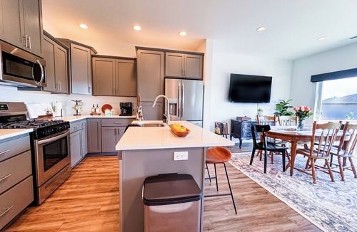 South Gateway House | Cozy New Townhome in South Salem with King Beds, Game Room, Vintage Vibes