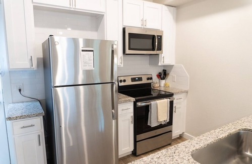 La Grange Apartment | Cozy, Newly-Built Townhouse in La Grange- Amazing location!