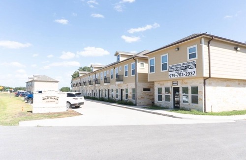 La Grange Apartment | Cozy, Newly-Built Townhouse in La Grange- Amazing location!