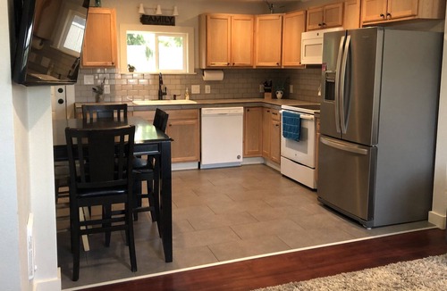 Keizer Cottage | Cozy newly refinished home, yard, central location