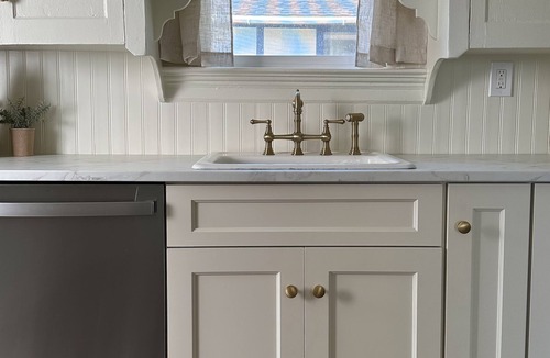 Bremerton House | Cozy Newly Remodeled Cottage Minutes from Ferry! Peaceful Retreat!