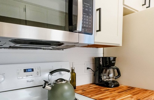 Milwaukie House | Cozy Newly Remodeled Duplex