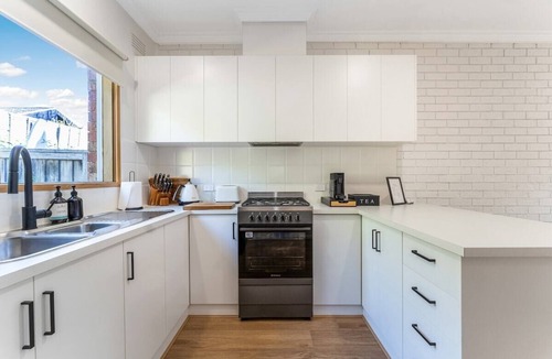 Newtown House | Cozy Newtown 2 bedroom unit