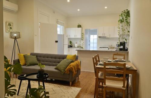Newtown House | Cozy Newtown Terrace