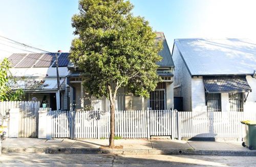Newtown House | Cozy Newtown Terrace