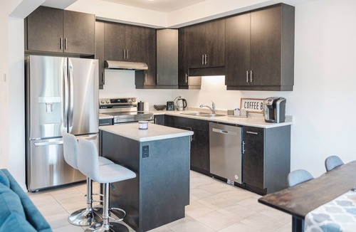 Niagara Falls House | Cozy Niagara Falls Getaway! 5 mins from major attractions.