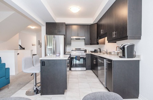 Niagara Falls House | Cozy Niagara Falls Getaway! 5 mins from major attractions.