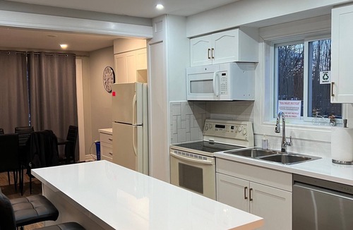 Thorold House | Cozy Niagara Home|6 Beds|2.5 Bath|15 mins to Falls