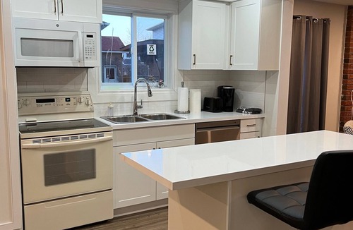 Thorold House | Cozy Niagara Home|6 Beds|2.5 Bath|15 mins to Falls