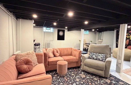 North Tonawanda House | Cozy Niagara Retreat