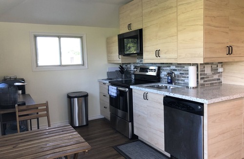 Fort Erie Cottage | Cozy Niagara Riverside House Cottage – Breathtaking Views & EV Charger