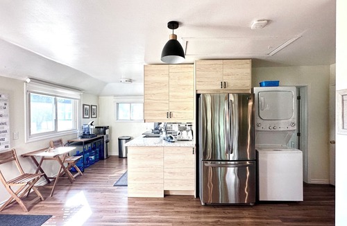 Fort Erie Cottage | Cozy Niagara Riverside House Cottage – Breathtaking Views & EV Charger
