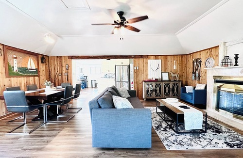 Fort Erie Cottage | Cozy Niagara Riverside House Cottage – Breathtaking Views & EV Charger