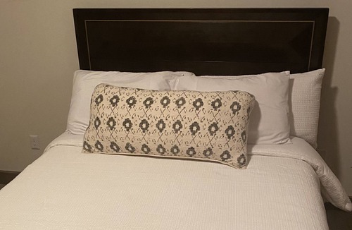 Greenway Plaza-Upper Kirby Apartment | Cozy Night Stay In River Oaks
