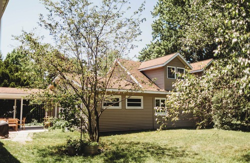 Harbert House | Cozy Nook by Lake MI&Dunes with Private Hot Tub!