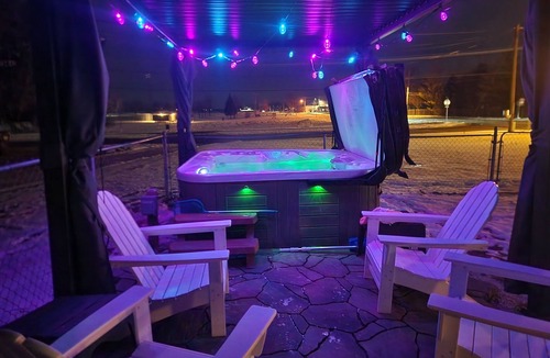 Nevada Cabin | Cozy Nook Cottage With Hot Tub