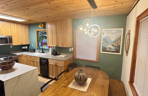 Nevada City House | Cozy Nordic Cabin near Scotts Flat Lake with Pickleball/Basketball Court!