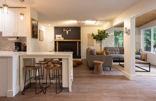 Riverbend House | Cozy North Bend Riverfront Cabin w/hot tub!