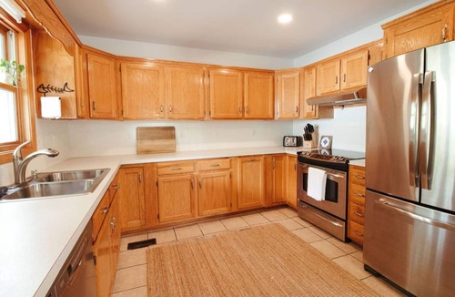 Duck Cottage | Cozy North Duck Cottage – HEATED POOL + Walk to Beach
