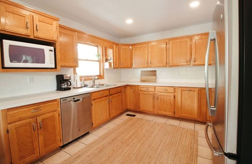Duck Cottage | Cozy North Duck Cottage – HEATED POOL + Walk to Beach