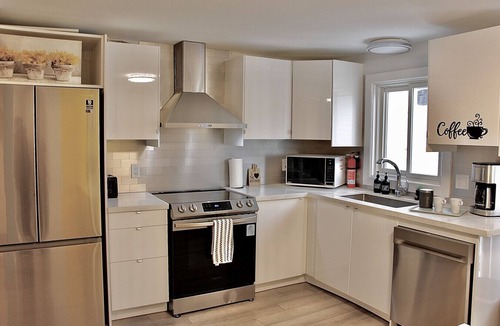 Barrie House | Cozy North End Barrie Home