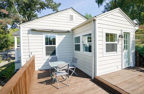 Northside House | Cozy North Shore Cottage - GREAT location, Pet friendly!