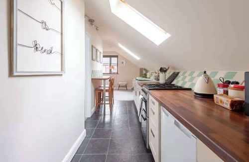 Giltbrook Apartment | Cozy Nottingham Apartment with Charm