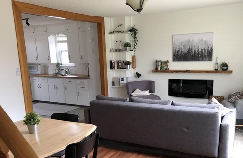 Erickson House | Cozy Nr Clear Lk, 3Qn beds, Spa, free parking Wifi