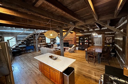 Williamsport Cabin | Cozy Oak & Ember Lodge