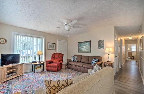 Yaupon Beach House | Cozy Oak Island House < 1 Mi to Beaches!