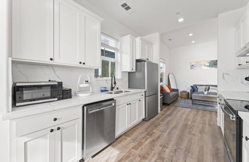 Oakland House | Cozy Oakland Home